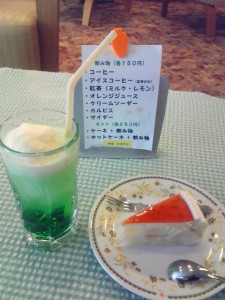 クリームソダーとケーキのセット